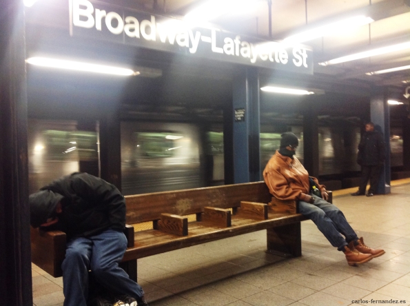 4. Personas durmiendo la parada de Broadway de N.Y, diciembre del 2014. A las 23:00